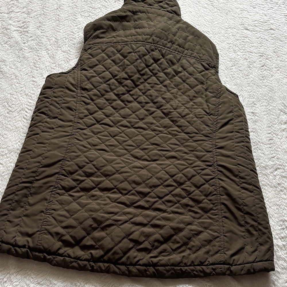 Active USA Quilted Army Green Vest with Sherpa Collar and Interior - Picture 9 of 9